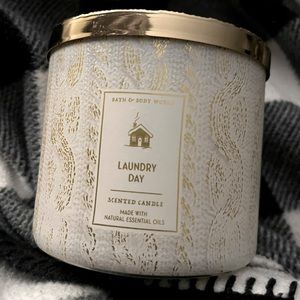 Bath & Body Work Laundry Day candle